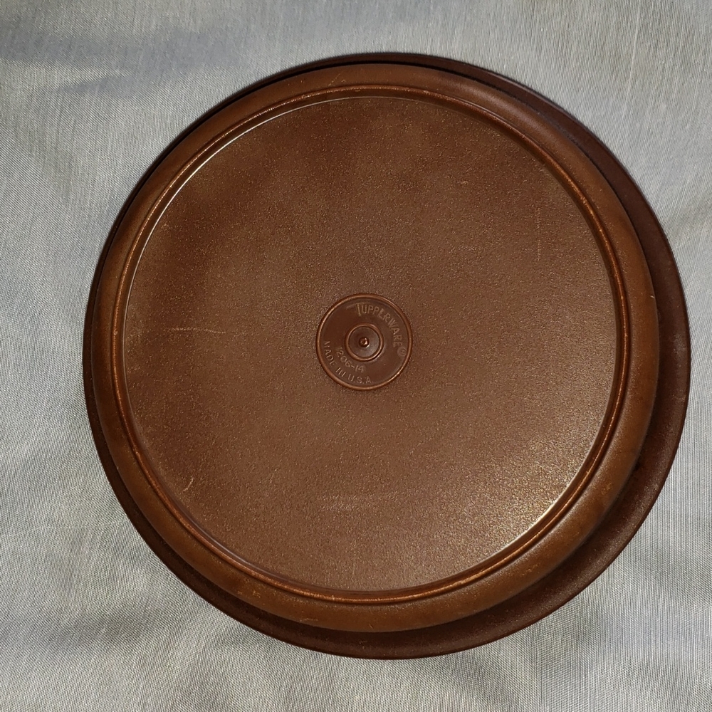 Vintage Tupperware Brown 7" Round - Picture 3 of 8